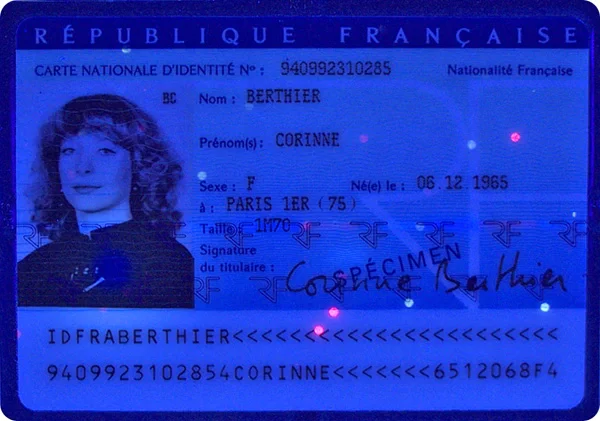 Check a French identity card, ultraviolet 1 Check a French identity card, ultraviolet 1